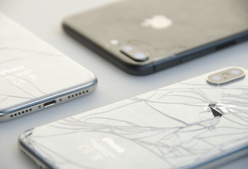 Čo robiť, ak sa rozbije zadné sklo na iPhone?