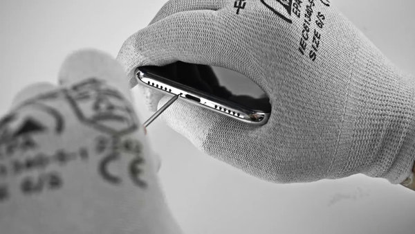 Demontáž Pentalobe skrutiek