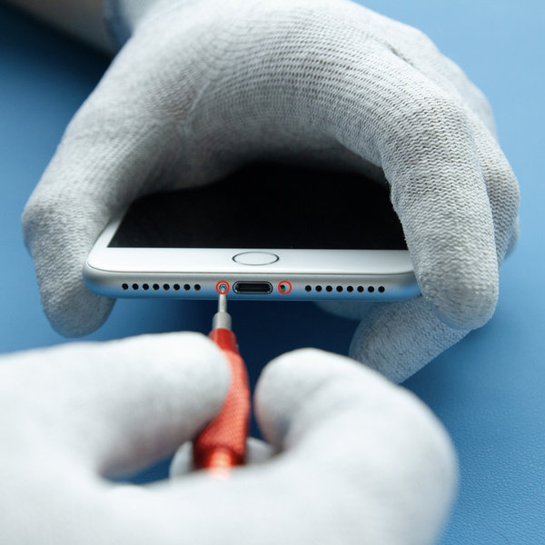 Odmontovanie pentalobe skrutiek