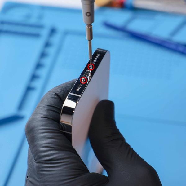 Odstránenie spodných skrutiek pentalobe