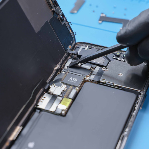 Odpojenie konektora predného senzora