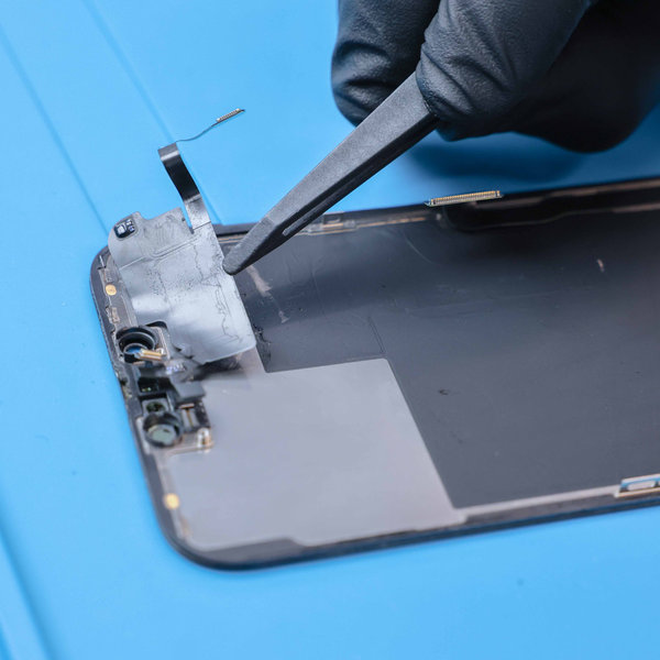 Oddelenie senzorovej zostavy od displeja