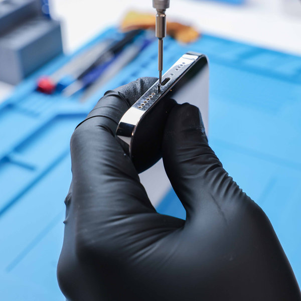 Odskrutkovanie spodných pentalobe skrutiek