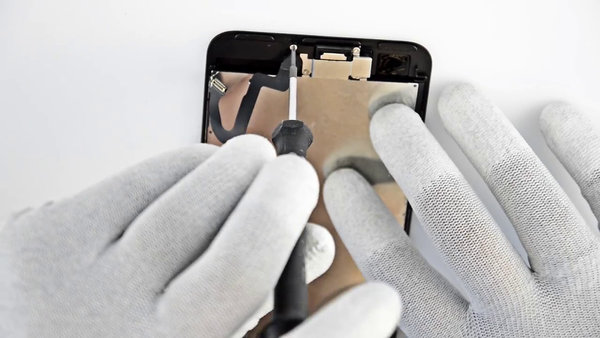 Demontáž slúchadla