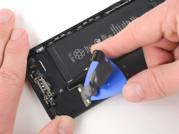 Odstraňovanie nabíjacieho konektora 1.