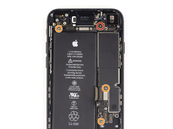 Odsunutie výsuvného mechanizmu SIM šuflíka mimo základnú dosku