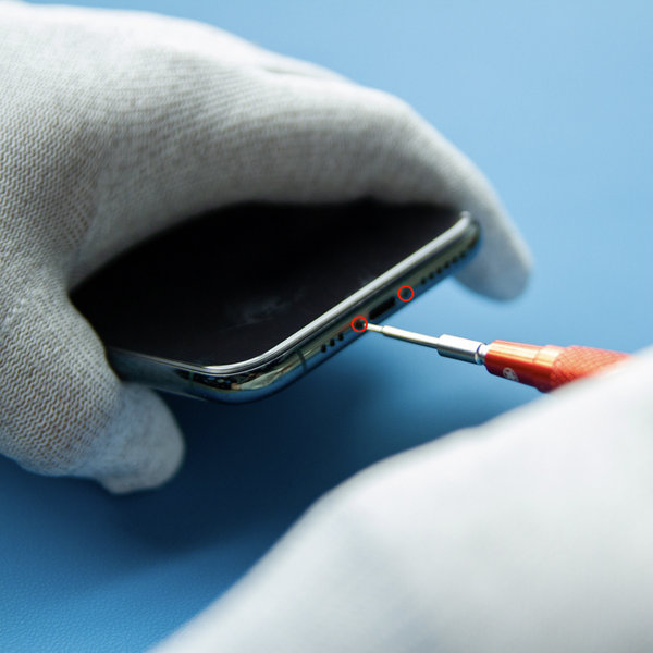 Odmontovanie pentalobe skrutiek