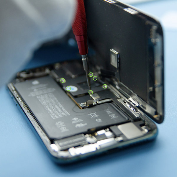 Odmontovanie krytu základnej dosky