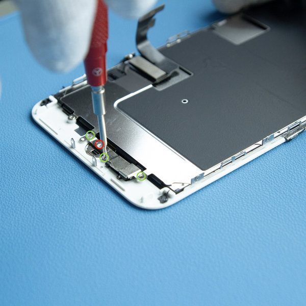 Odmontovanie držiaku k snímaču home / Touch ID