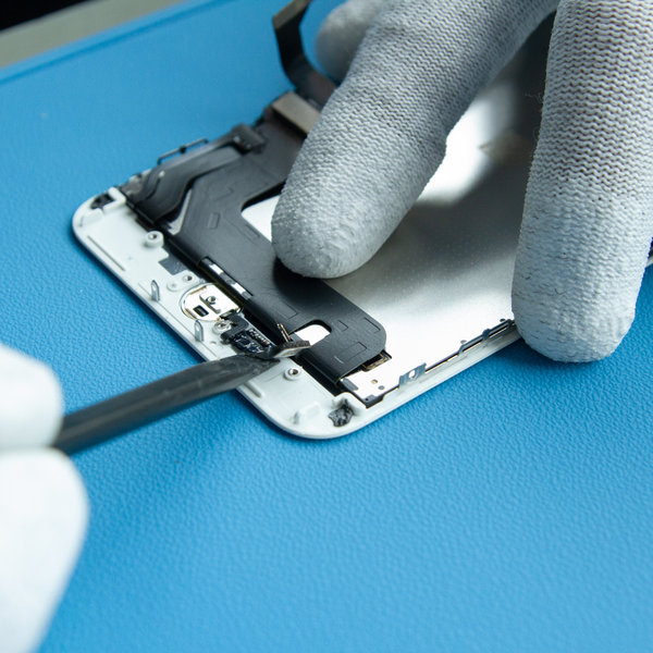 Odpojenie kábla k home / Touch ID tlačidla