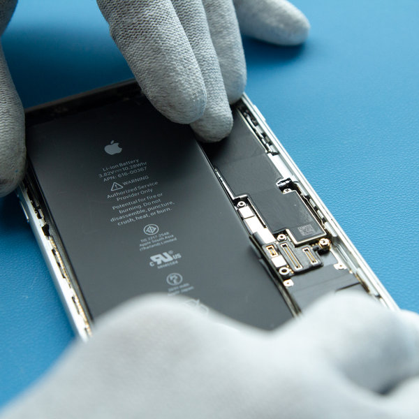 Vloženie novej batérie do iPhone-u