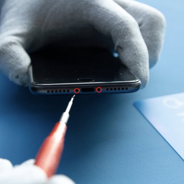 Odmontovanie pentalobe skrutiek