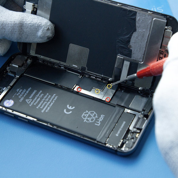 Odmontovanie držiaka flex kábla displeja