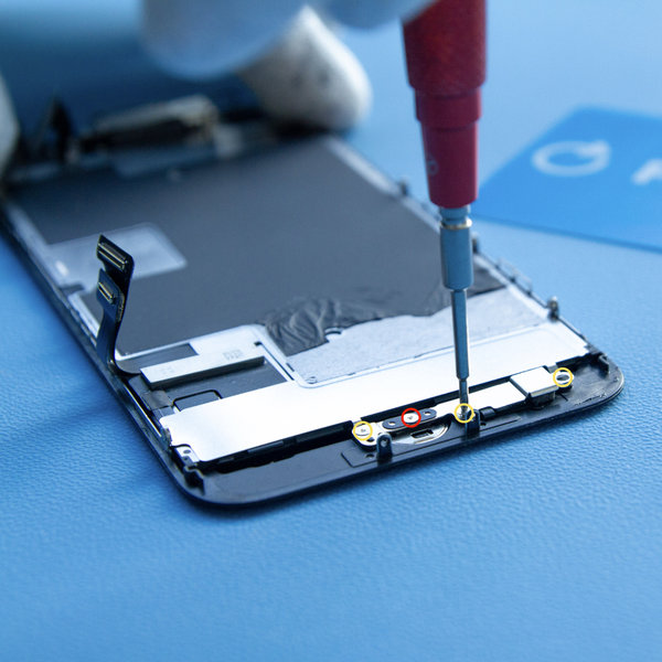 Odstránenie držiaku k snímaču home / Touch ID