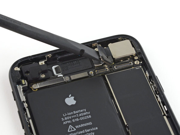 Konektory základnej dosky