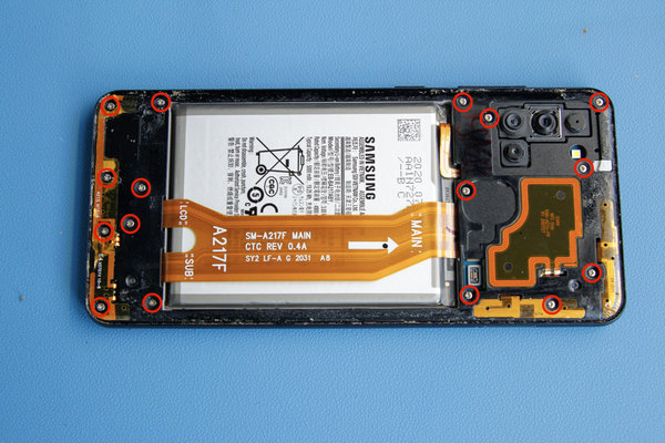 Odmontovanie stredného rámu