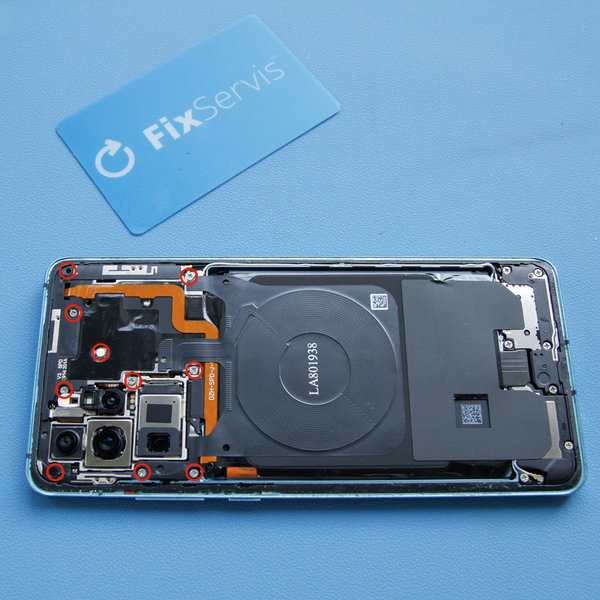 Odmontovanie krytu základnej dosky