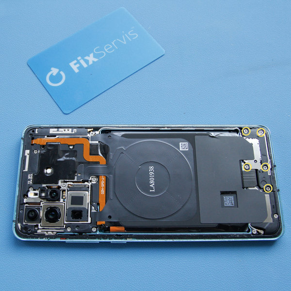 Odmontovanie krytu USB dosky