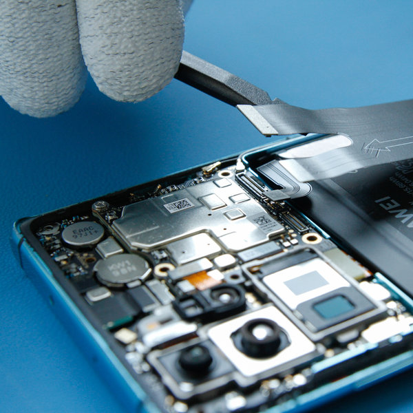 Odpojenie prepojovacieho flex kábla od základnej dosky