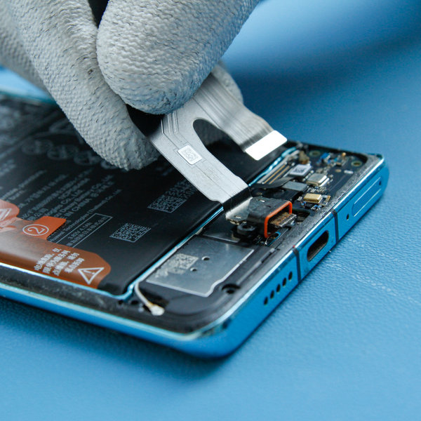 Odpojenie flex kábla displeja