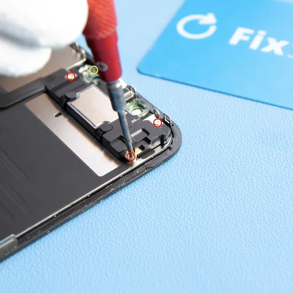 Odskrutkovanie prednej zostavy