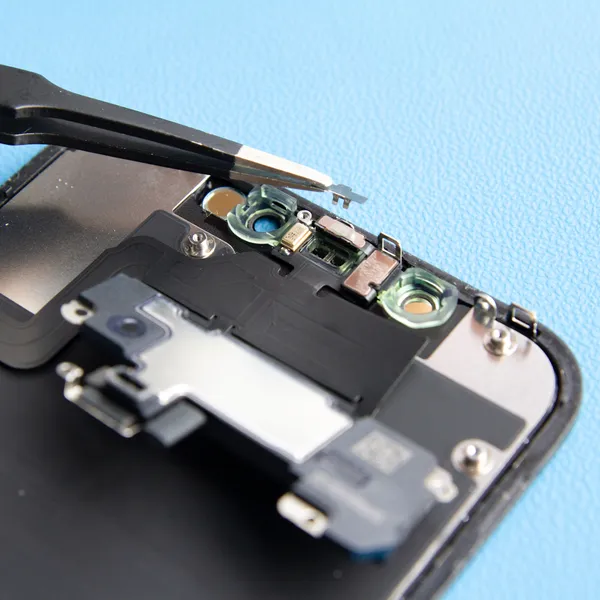 Odmontovanie krytu snímača osvetlenia