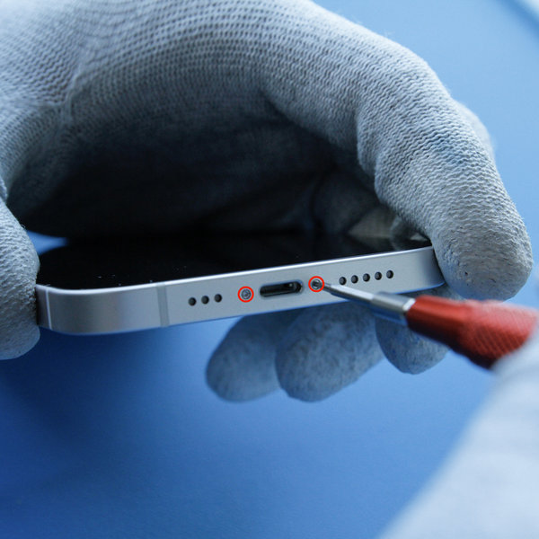 Odmontovanie pentalobe skrutiek