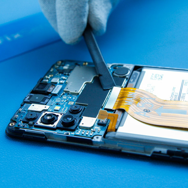 Odpojenie prepojovacieho kábla od základnej dosky