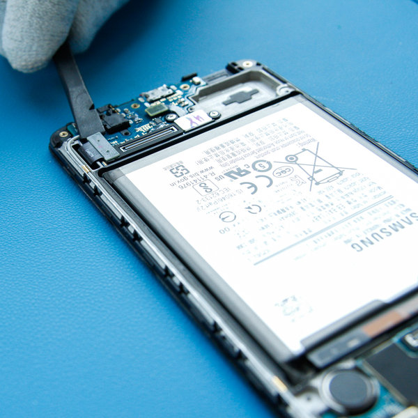 Odpojenie flex kábla od displeja