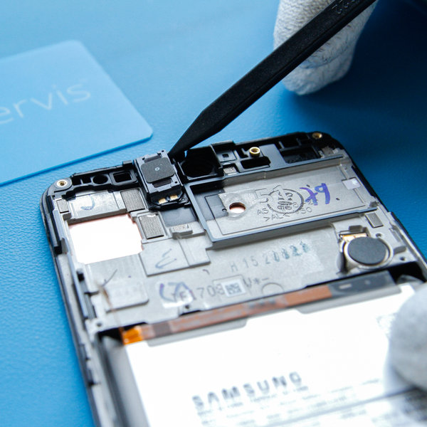 Demontáž slúchadla