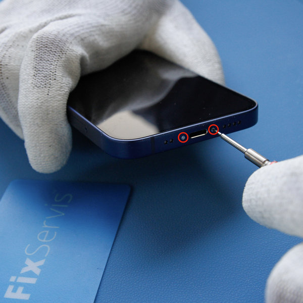 Odmontovanie pentalobe skrutiek