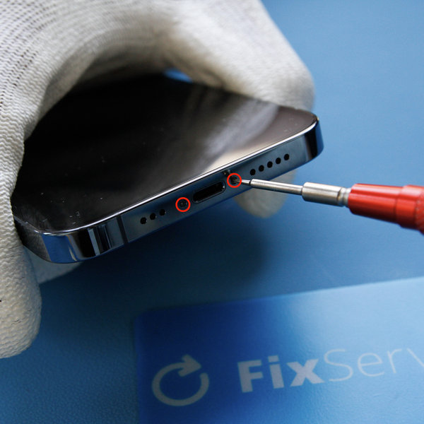 Odmontovanie pentalobe skrutiek