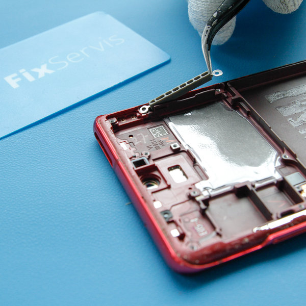 Odstránenie držiaka bočného tlačítka