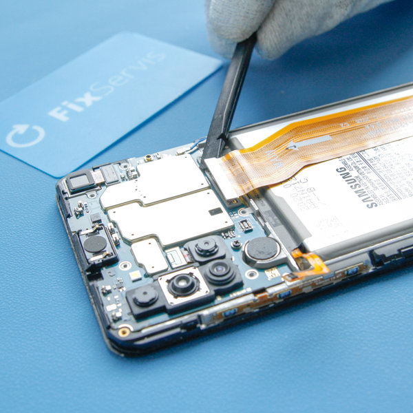 Odpojenie prepojovacieho kábla od základnej dosky