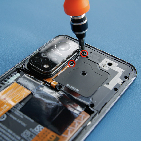 Odmontovanie krytu od kamery