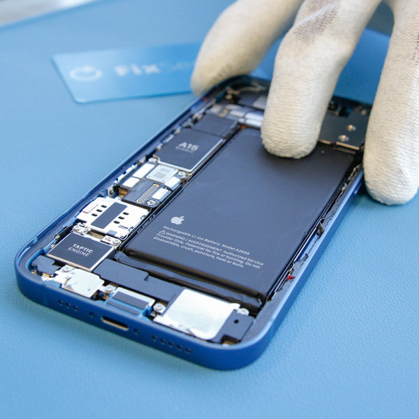 Vloženie novej batérie do iPhone-u