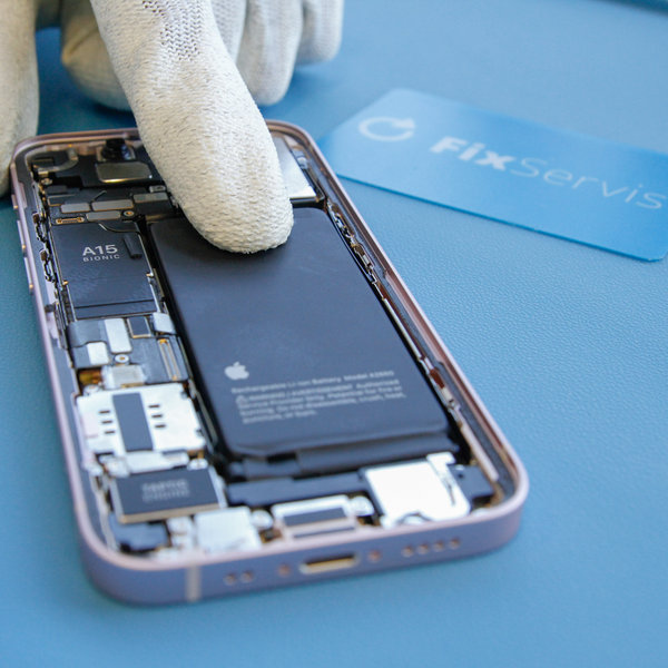 Vloženie novej batérie do iPhone-u