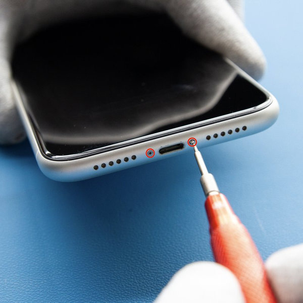 Odmontovanie pentalobe skrutiek