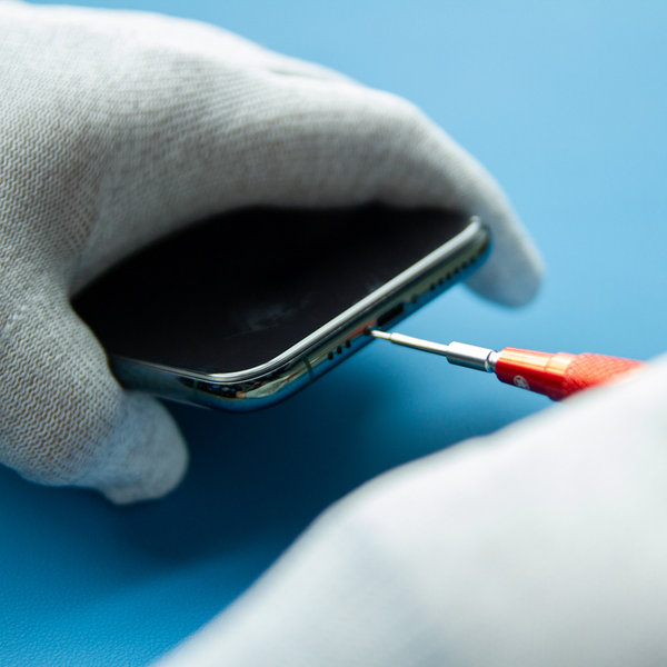 Odmontovanie pentalobe skrutiek