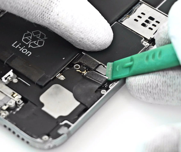 Odpojenie konektora Lightning