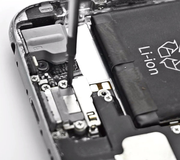 Demontáž zostávajúcich skrutiek