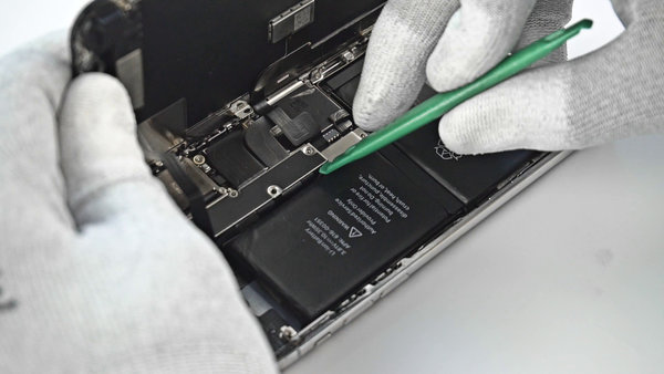 Odpojenie konektora batérie