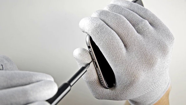 Demontáž Pentalobe skrutiek