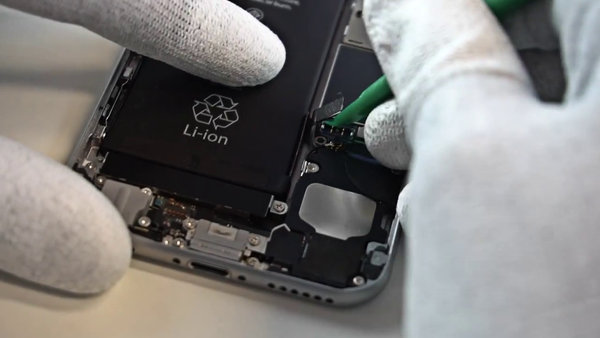 Odpojenie nabíjacieho konektora