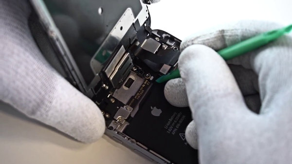 Odpojenie konektora dotykového skla