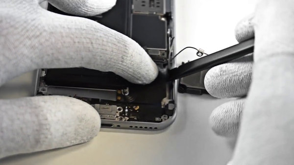 Výber lightning modulu z telefónu