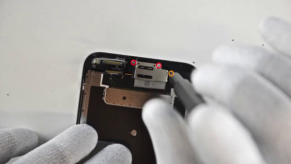 Demontáž krytu slúchadla