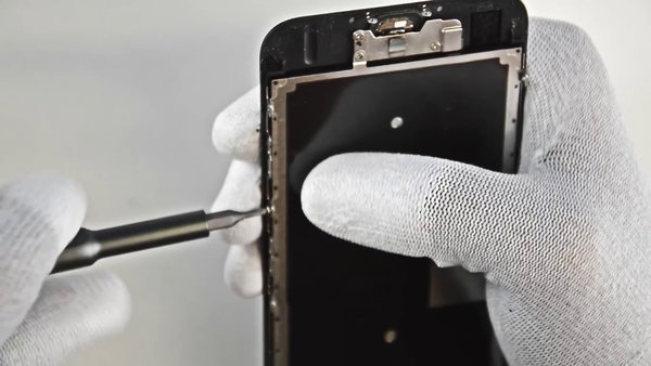 Demontáž krytu LCD